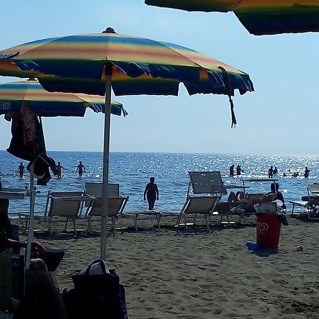 Отель La Veranda Ардеа Экстерьер фото