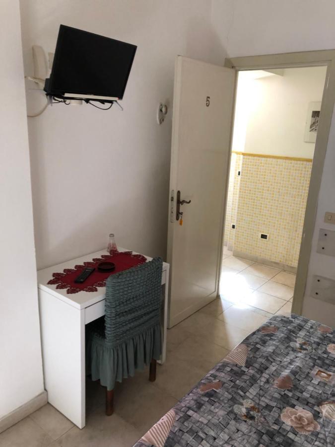 Отель La Veranda Ардеа Экстерьер фото