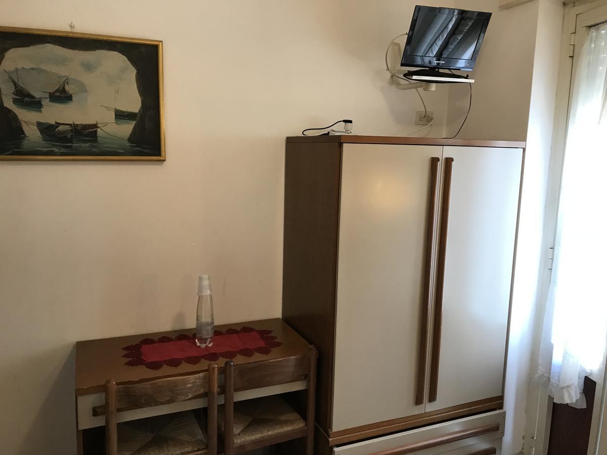 Отель La Veranda Ардеа Экстерьер фото